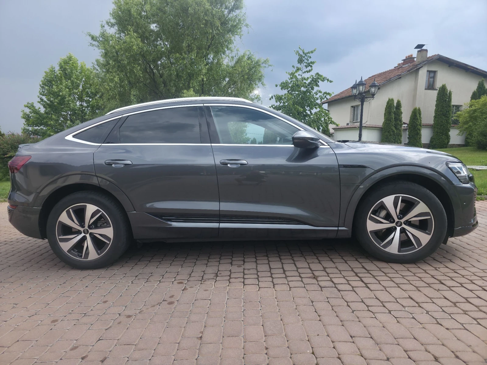 Audi Q8 17000км. E-Tron S line 408 hp Sportback 55 , снимка 2 - Автомобили и джипове - 55013264