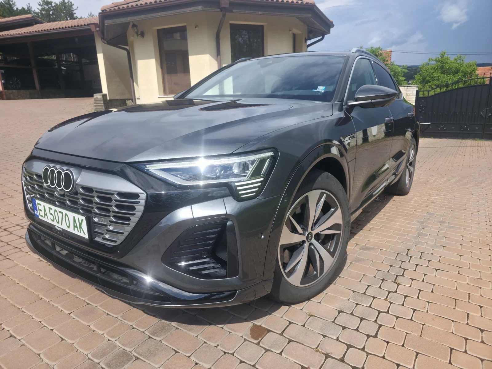 Audi Q8 17000км. E-Tron S line 408 hp Sportback 55 