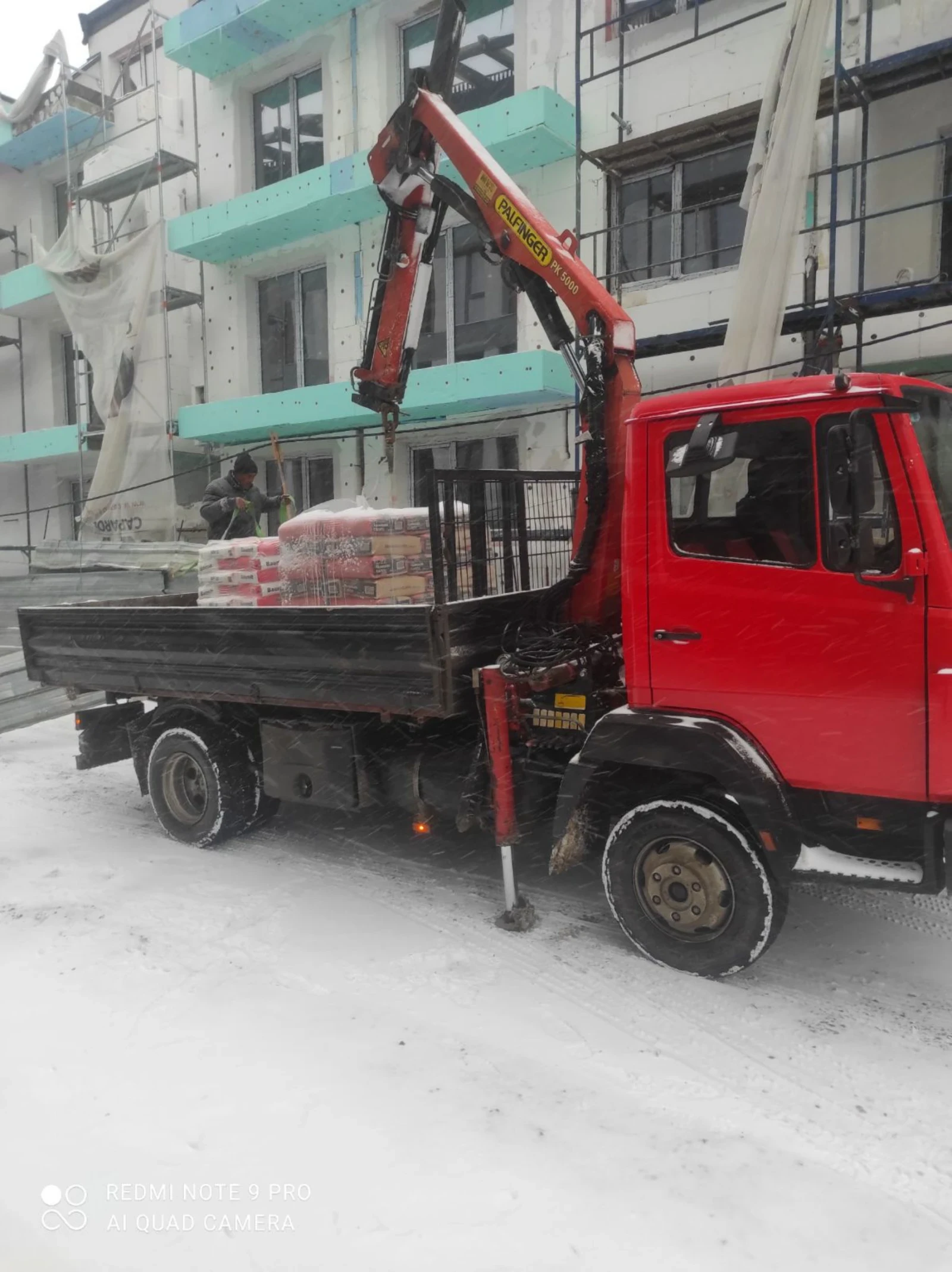 Mercedes-Benz 814d Самосвал с кран - изображение 5