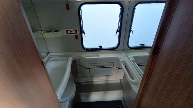 Каравана Adria Prima 710, снимка 5 - Каравани и кемпери - 53480957