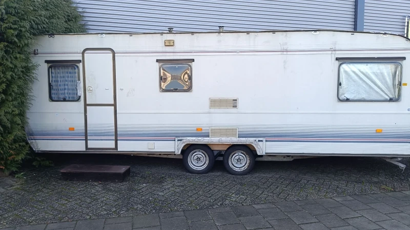 Каравана Adria Prima 710, снимка 2 - Каравани и кемпери - 53480957