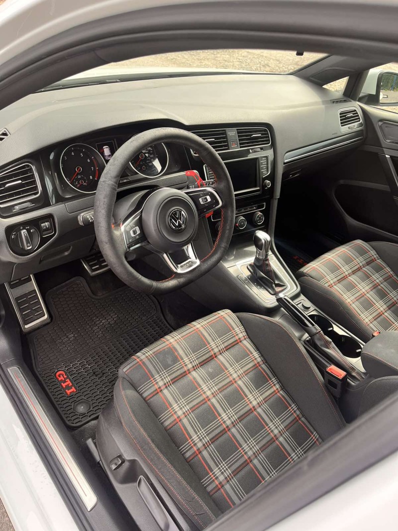 VW Golf 2.0 GTi TSI 420 Edition, снимка 11 - Автомобили и джипове - 45597992