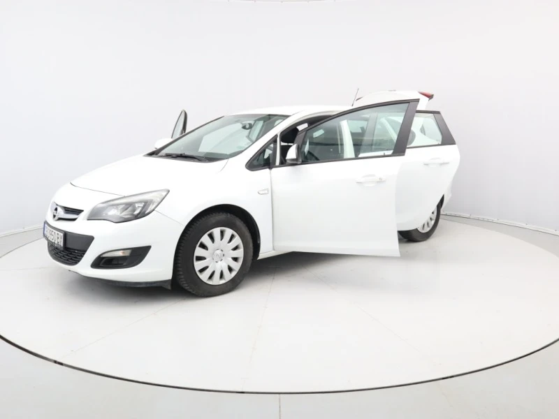 Opel Astra 1.6 CDTi, снимка 9 - Автомобили и джипове - 48322702