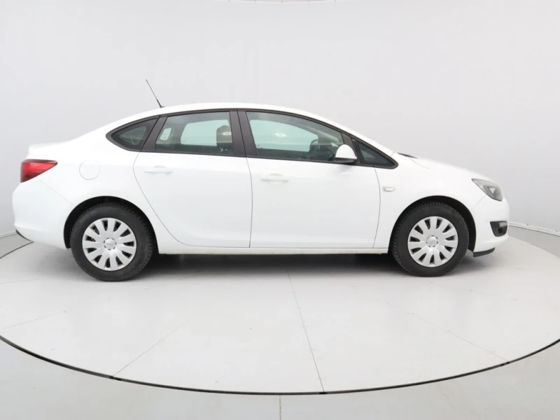 Opel Astra 1.6 CDTi, снимка 5 - Автомобили и джипове - 46545713