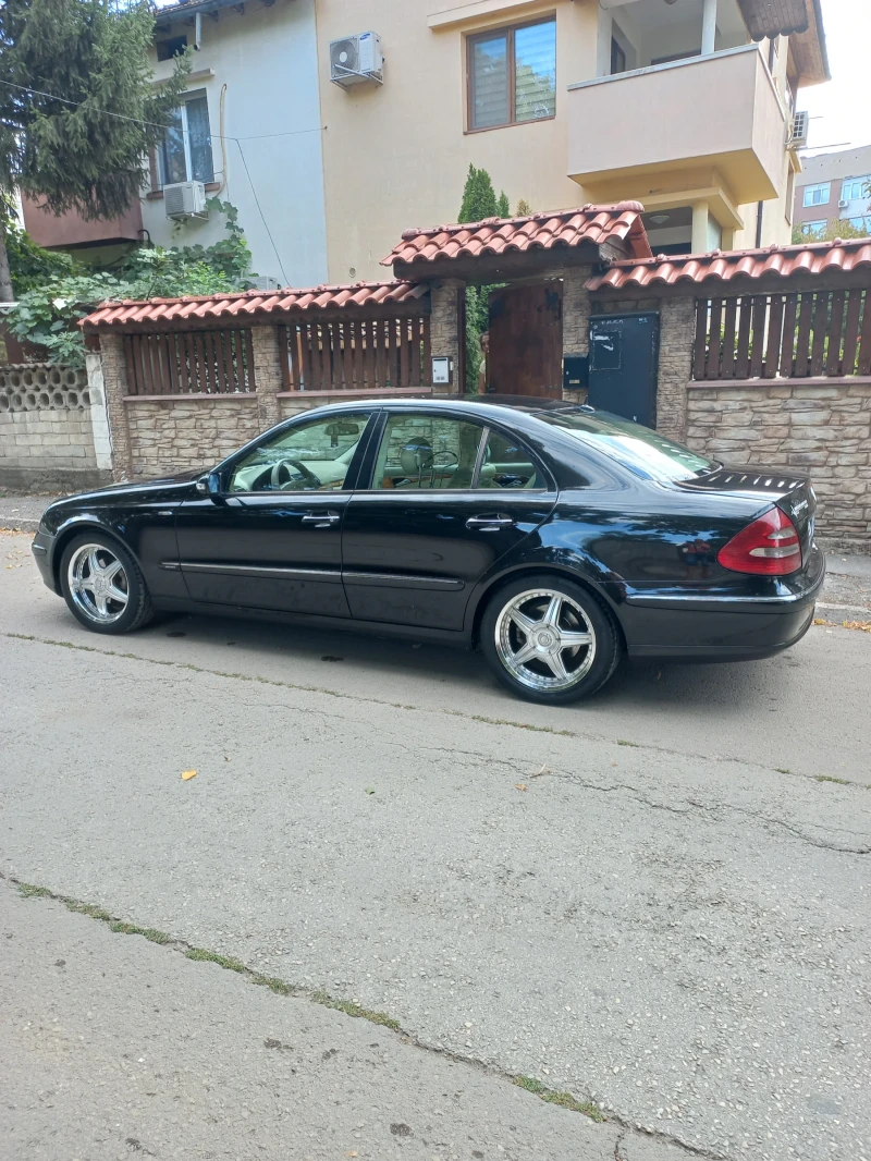 Mercedes-Benz E 220, снимка 15 - Автомобили и джипове - 47538091