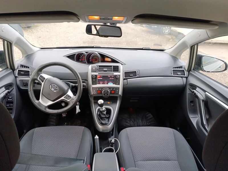 Toyota Verso 2.0D4D, снимка 8 - Автомобили и джипове - 47993589