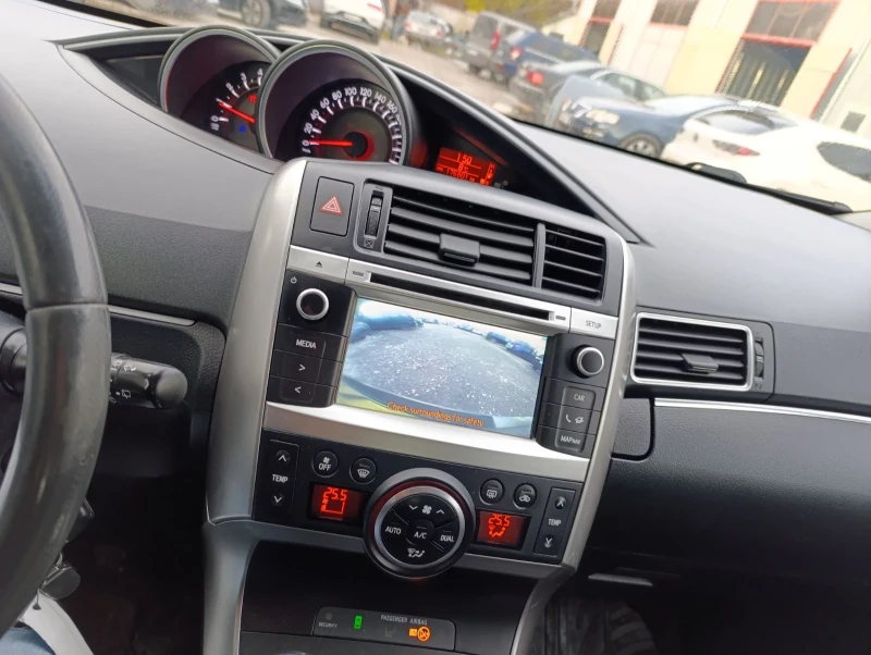 Toyota Verso 2.0D4D, снимка 11 - Автомобили и джипове - 47993589