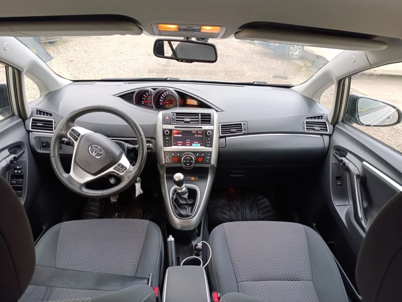 Toyota Verso 2.0D4D, снимка 10 - Автомобили и джипове - 47993589