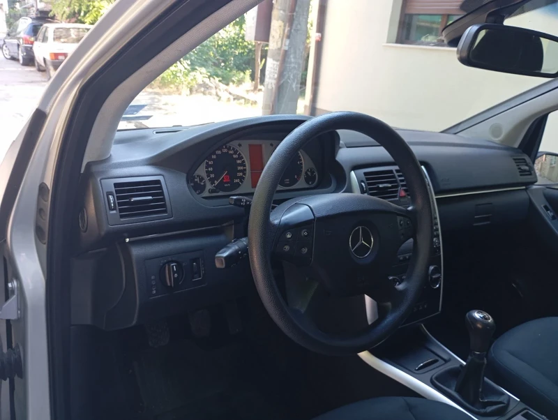 Mercedes-Benz B 180, снимка 8 - Автомобили и джипове - 52101676