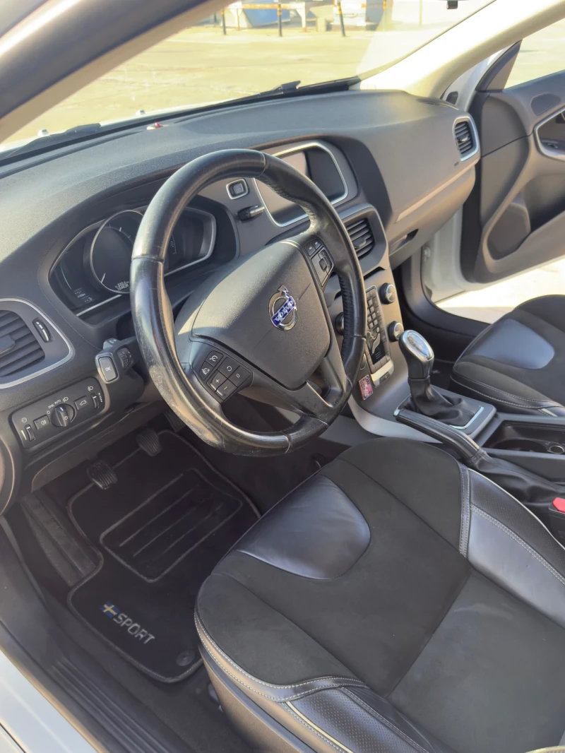 Volvo V40 2.0D NAVI KOJA 177к.с, снимка 6 - Автомобили и джипове - 52552170