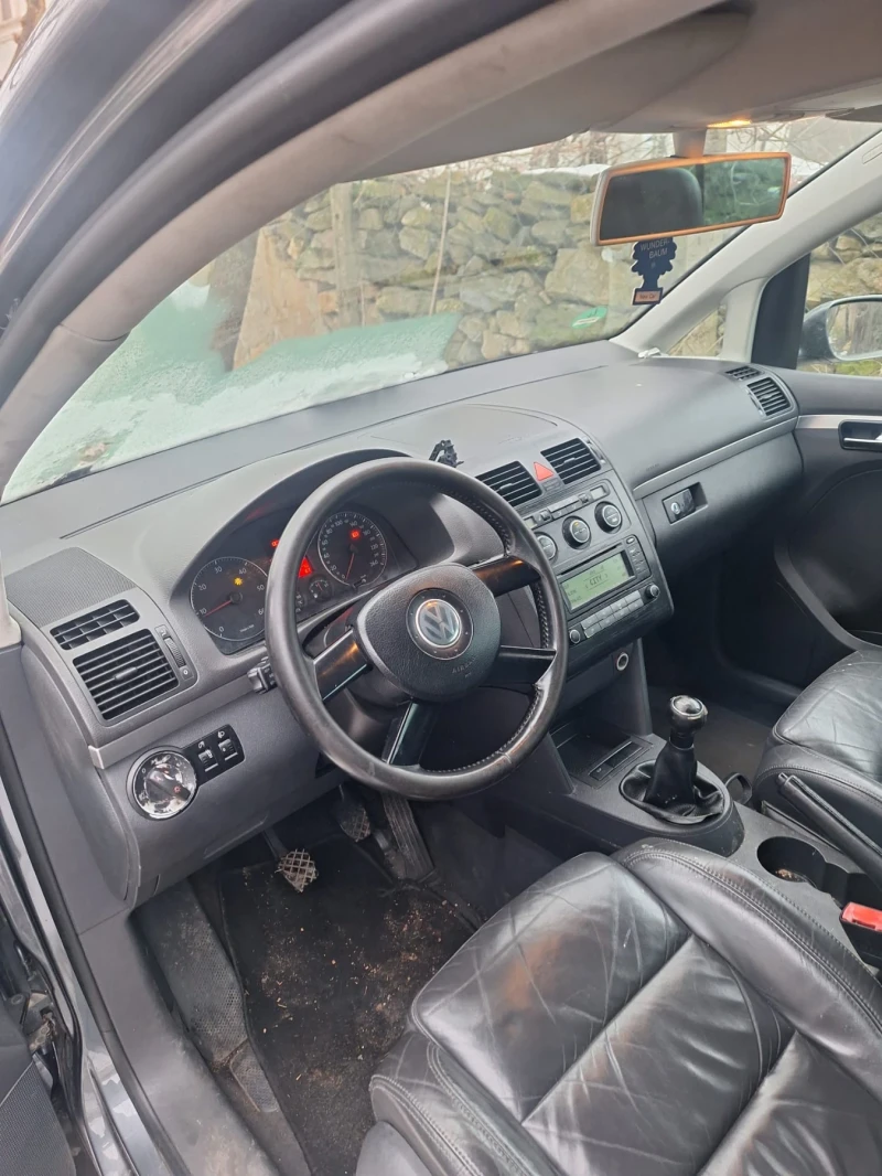 VW Touran, снимка 6 - Автомобили и джипове - 53203404
