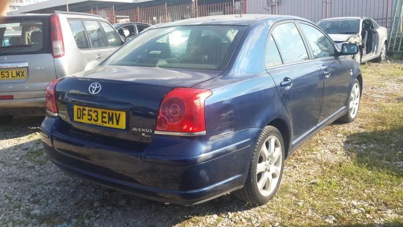 Toyota Avensis 2.0 D4D, снимка 4 - Автомобили и джипове - 22327877