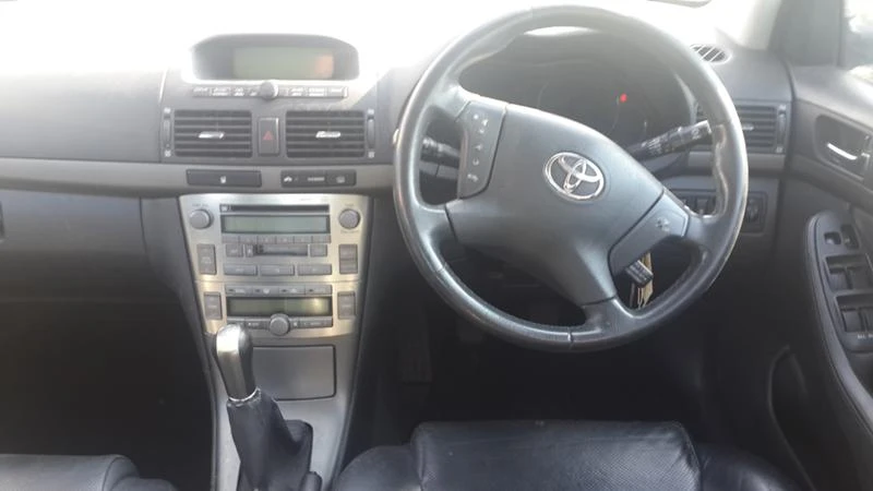 Toyota Avensis 2.0 D4D, снимка 9 - Автомобили и джипове - 22327877