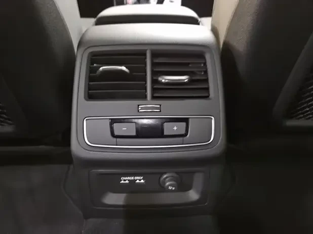 Audi A4 Avant 40 TDI Quattro = S-line = Гаранция, снимка 11 - Автомобили и джипове - 53916292