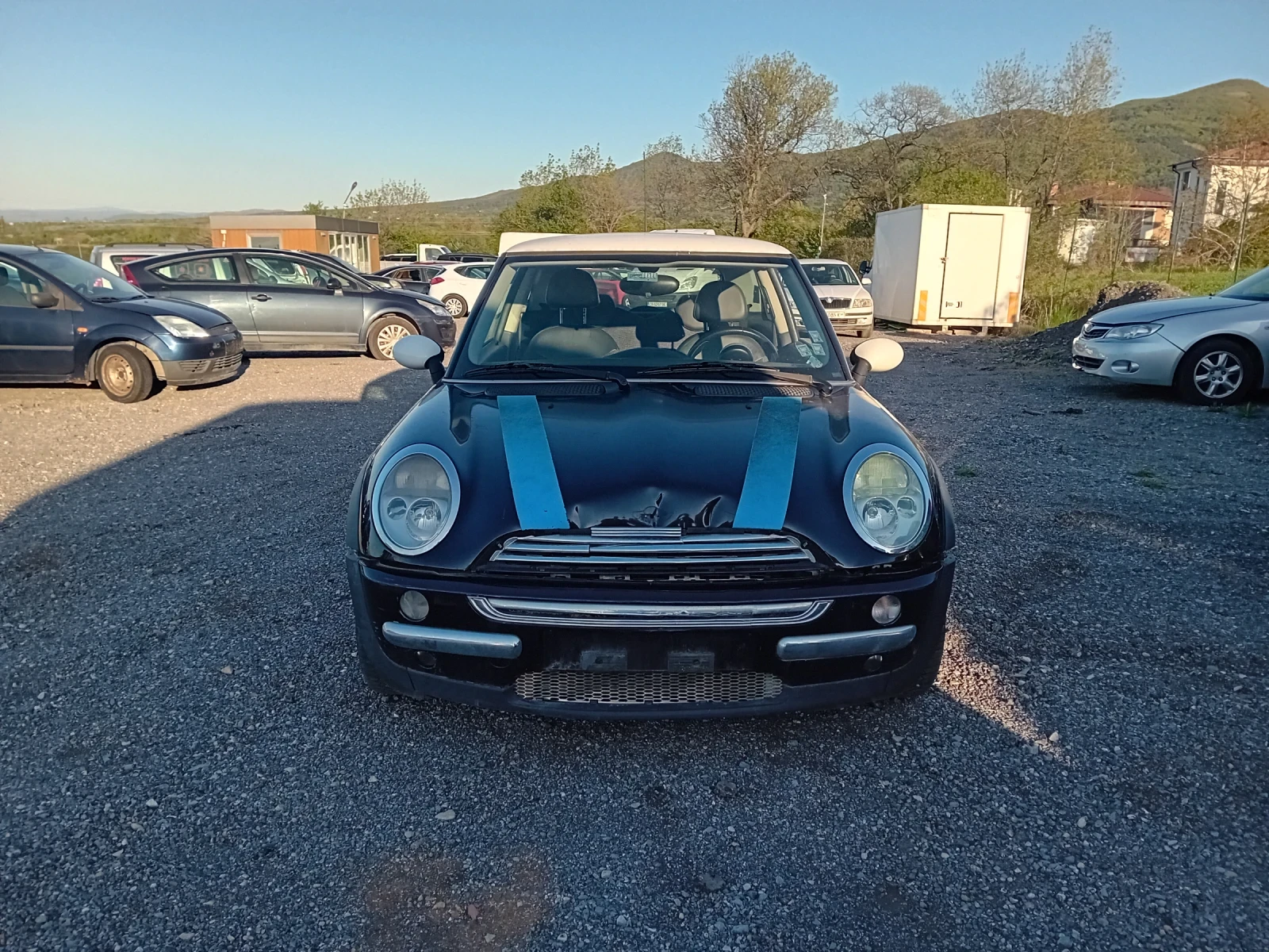 Mini Cooper ПАЛИ И РАБОТИ БРАКУВАН ЦЯЛ ЗА ЧАСТИ - изображение 3