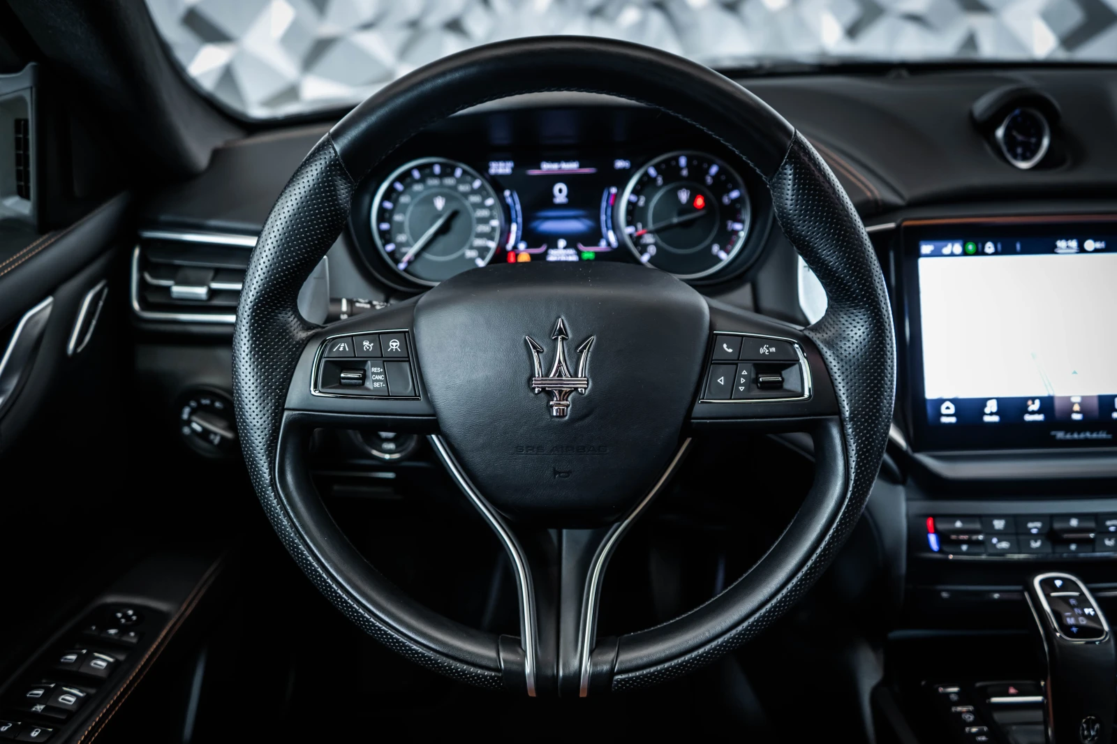 Maserati Ghibli Modena Q4  - изображение 10