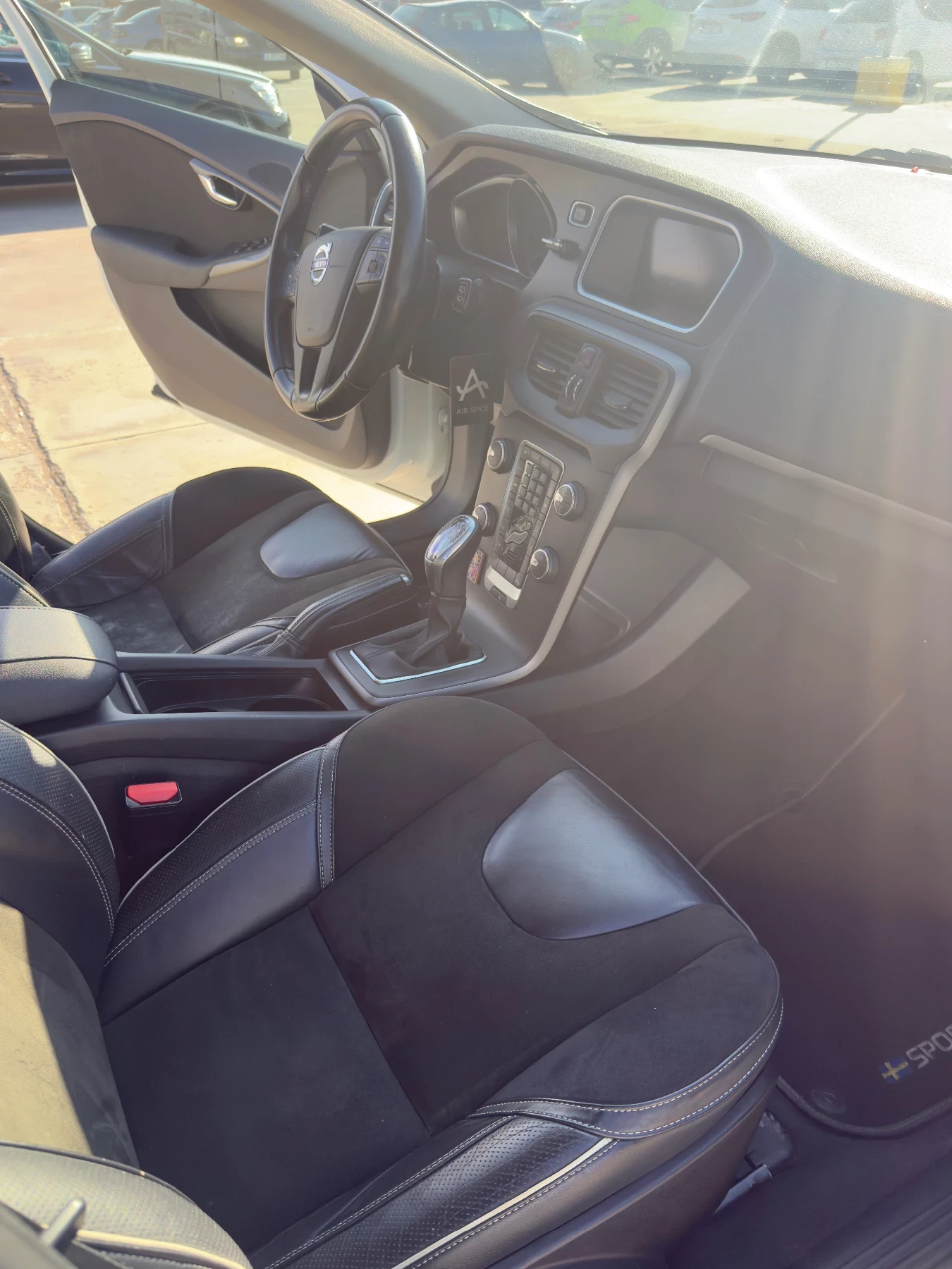 Volvo V40 2.0D NAVI KOJA 177к.с - изображение 8