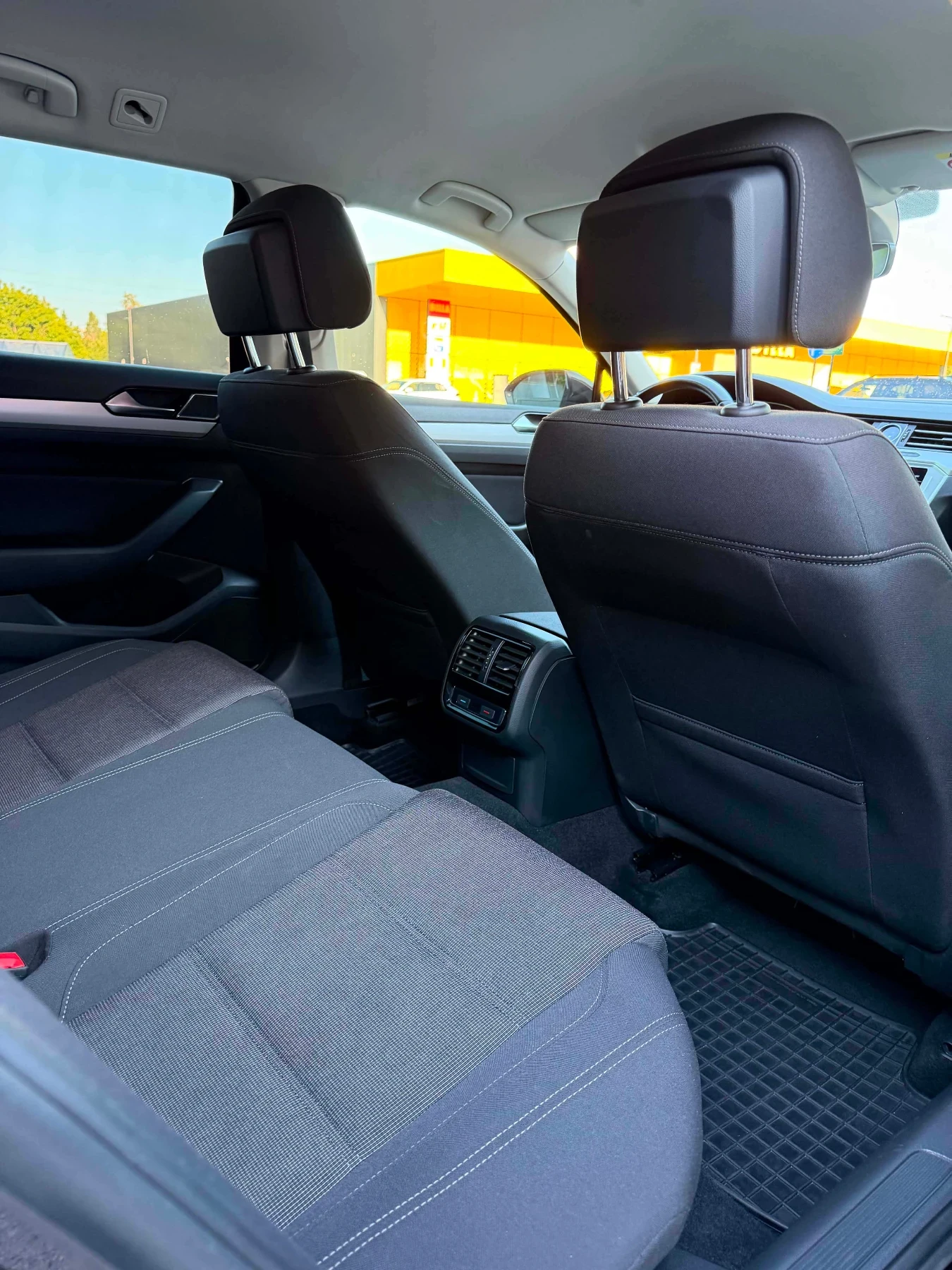 VW Passat 2.0 TDI, снимка 12 - Автомобили и джипове - 53888544