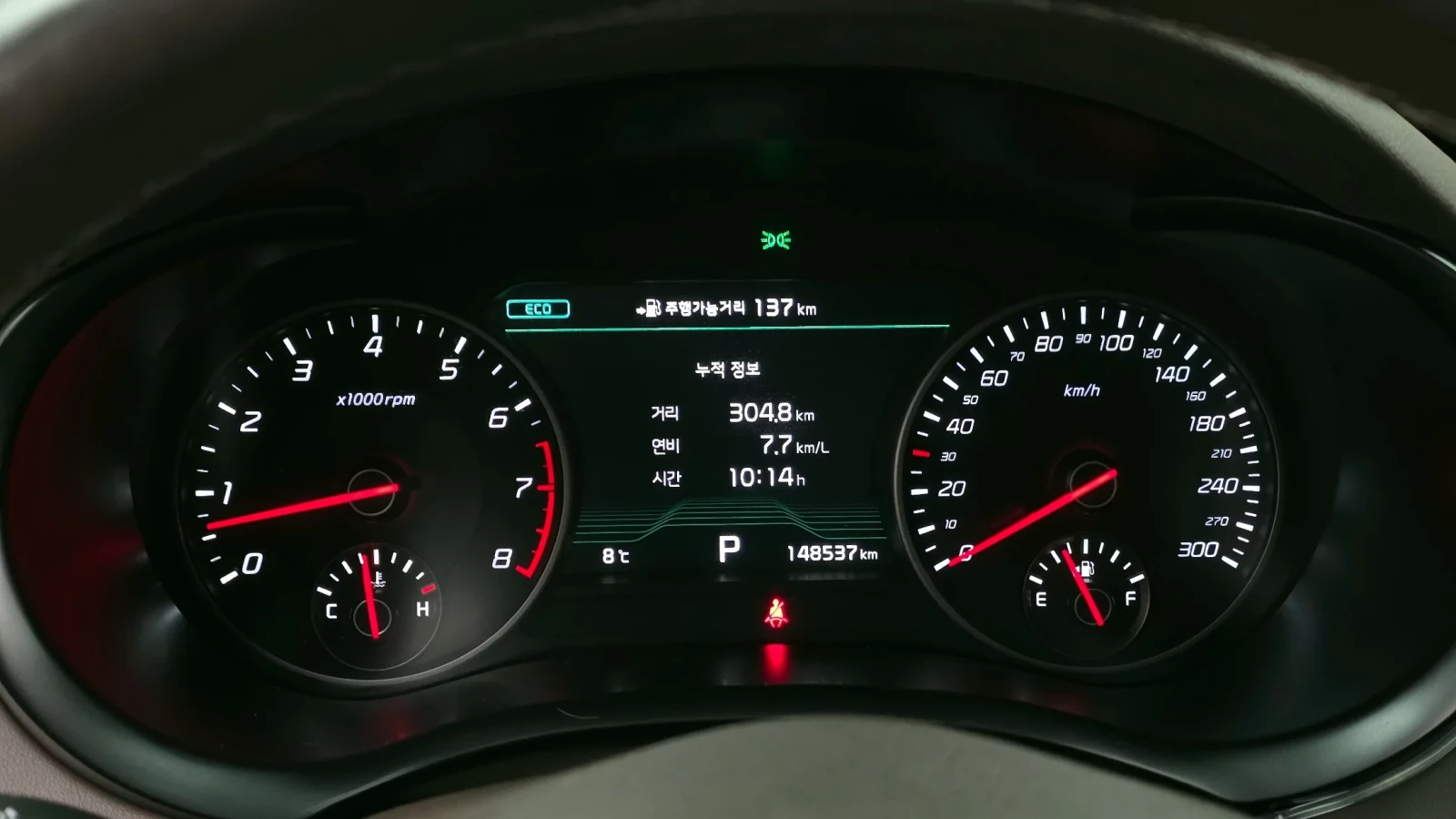 Kia Stinger GT / DISTRONIC / ОБДУХ / ПОДГРЕВИ / 360, снимка 10 - Автомобили и джипове - 54060744