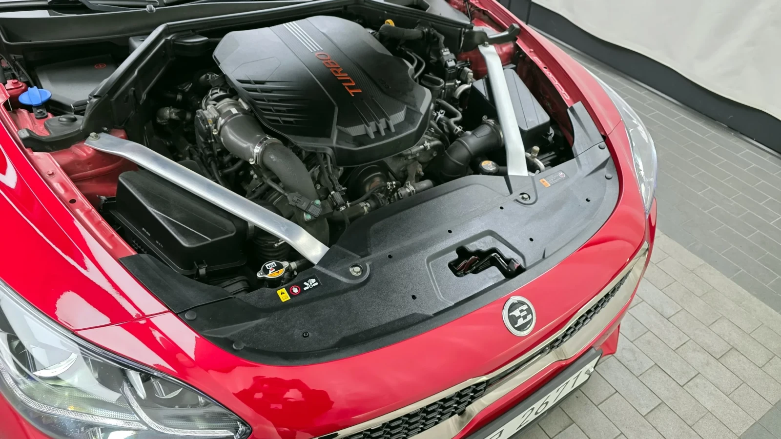 Kia Stinger GT / DISTRONIC / ОБДУХ / ПОДГРЕВИ / 360, снимка 6 - Автомобили и джипове - 54060744