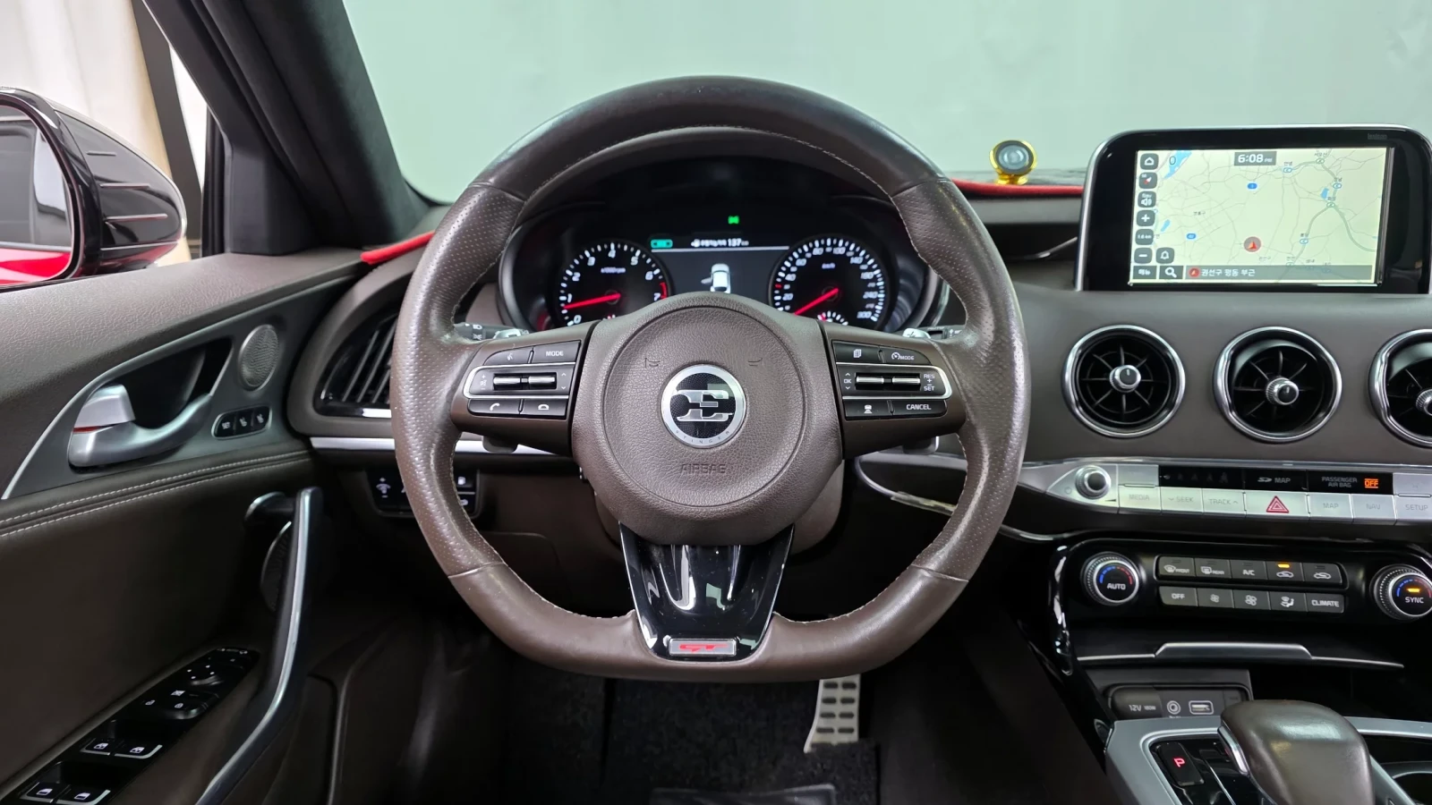 Kia Stinger GT / DISTRONIC / ОБДУХ / ПОДГРЕВИ / 360, снимка 9 - Автомобили и джипове - 54060744