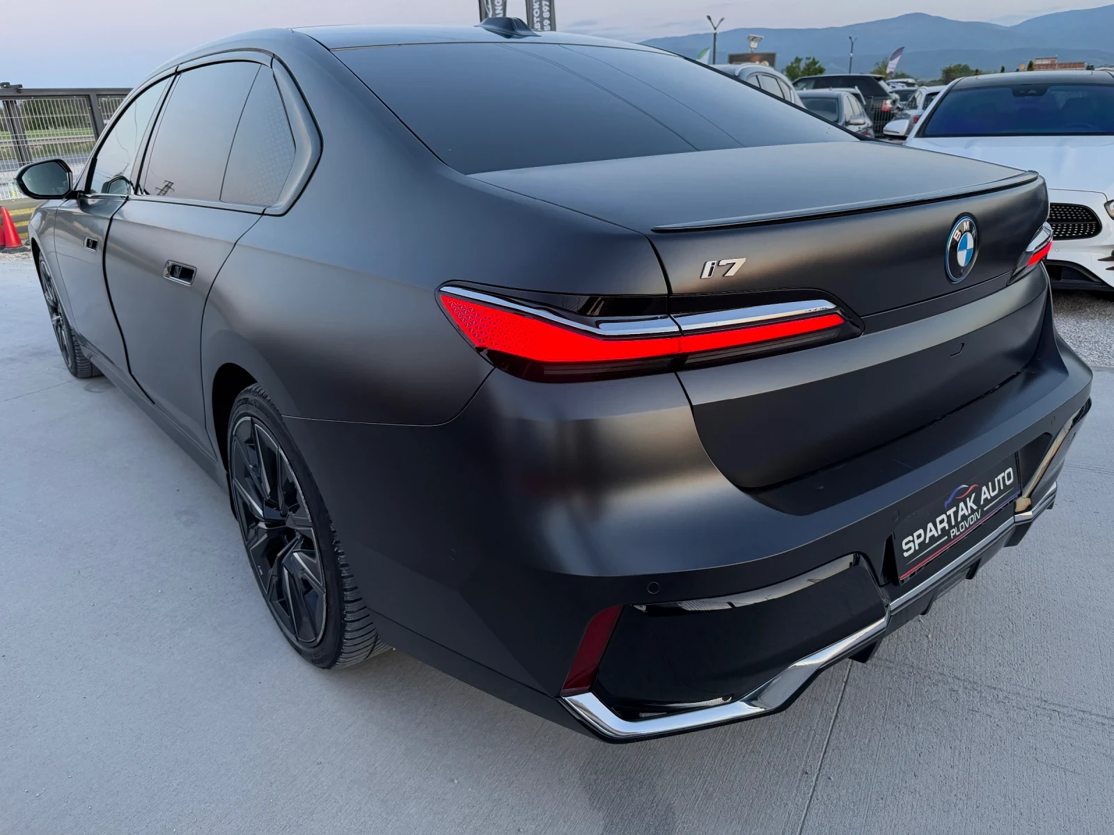 BMW i7 * 2023г* 127.000КМ* ТОП* FULL MAXX* Сервизна истор, снимка 6 - Автомобили и джипове - 54452809