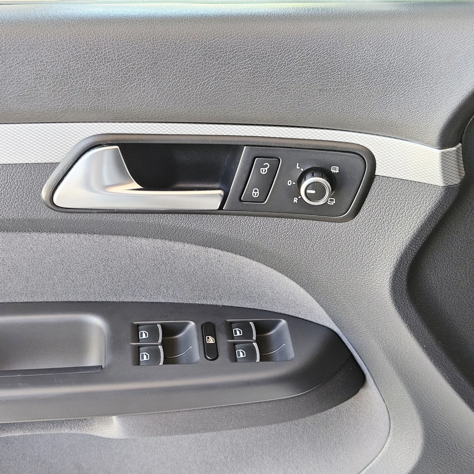 VW Touran 2.0 TDI LIFE DSG | Mobile.bg � ����������� 11
