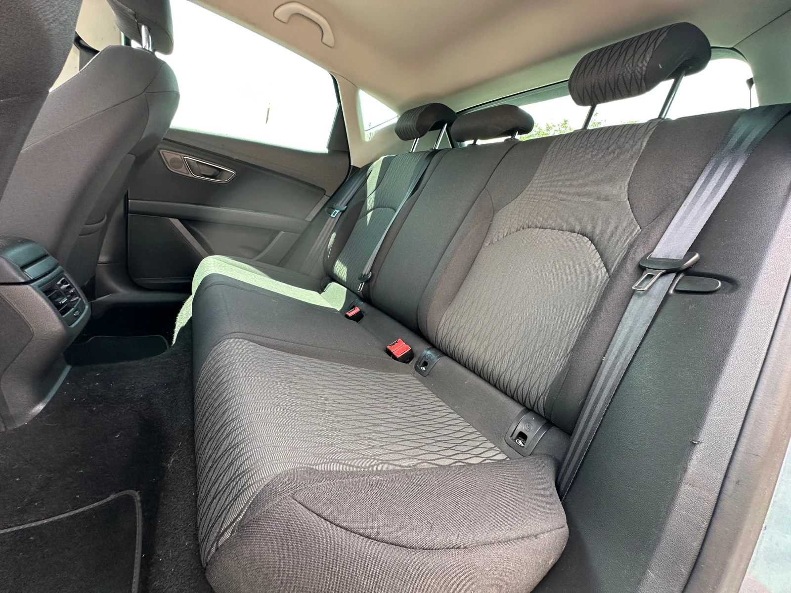 Seat Leon 1.6tdi EU5, снимка 12 - Автомобили и джипове - 54788158