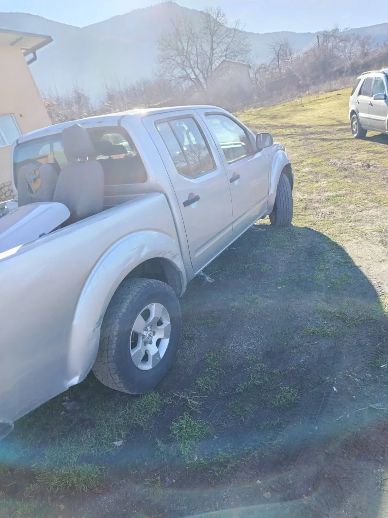 Nissan Navara 2.5 dci, снимка 2 - Автомобили и джипове - 48396288