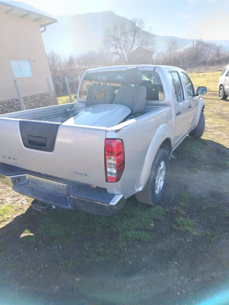 Nissan Navara 2.5 dci, снимка 5 - Автомобили и джипове - 48396288