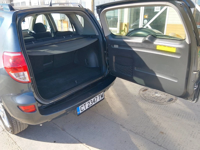 Toyota Rav4, снимка 9 - Автомобили и джипове - 48404275