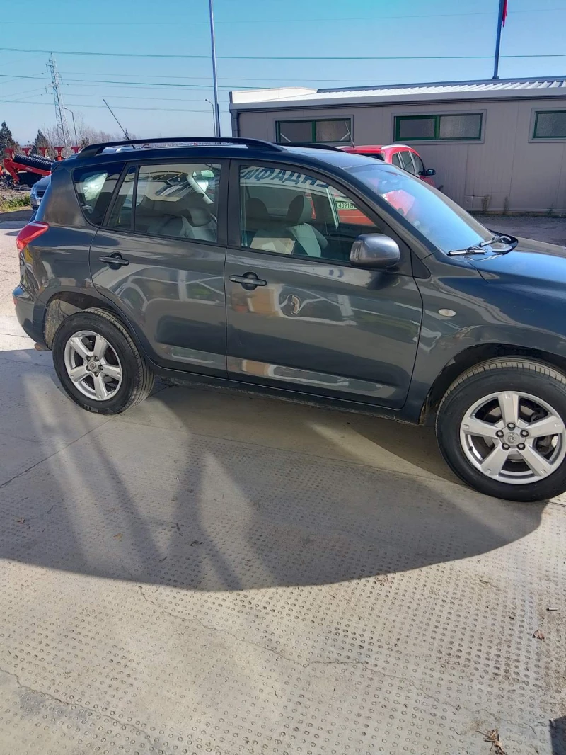 Toyota Rav4, снимка 4 - Автомобили и джипове - 48404275