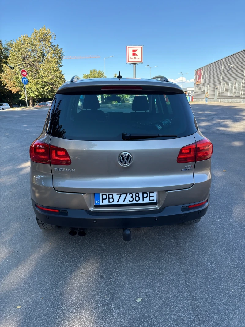VW Tiguan 2.0 TDI СПОРТ ЛЕД ПАНО ФУЛ СЕРВИЗ !!!!!, снимка 6 - Автомобили и джипове - 52383639