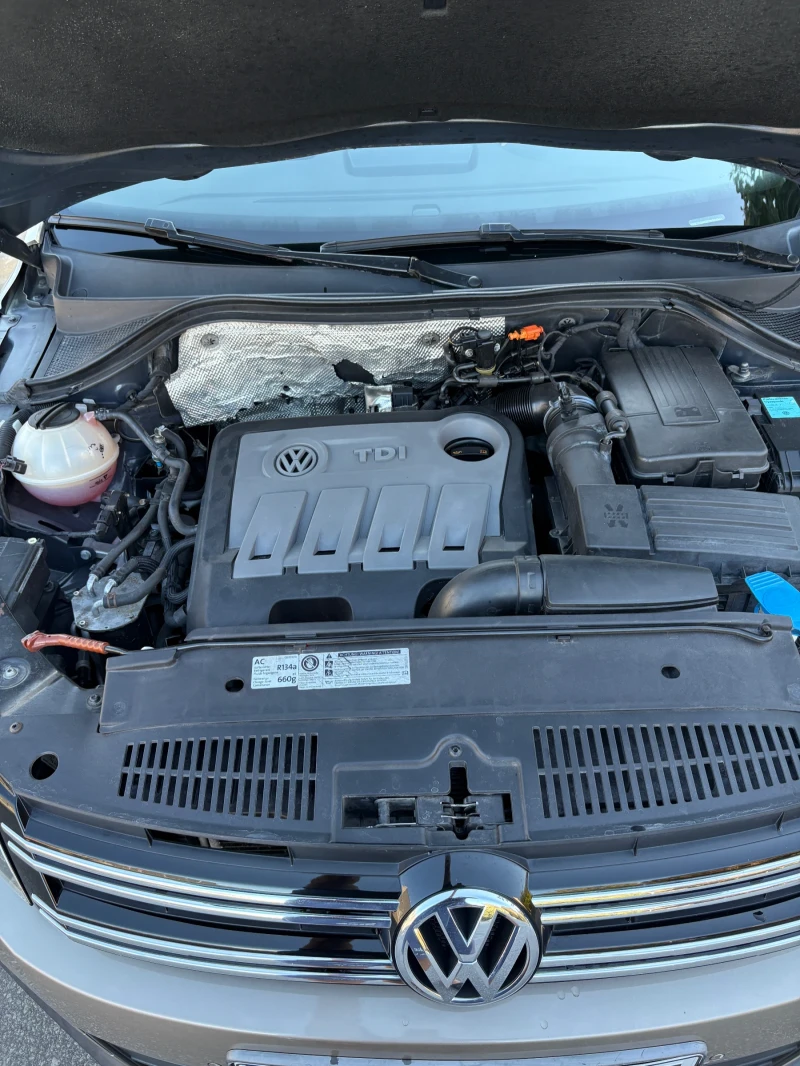 VW Tiguan 2.0 TDI СПОРТ ЛЕД ПАНО ФУЛ СЕРВИЗ !!!!!, снимка 16 - Автомобили и джипове - 52383639