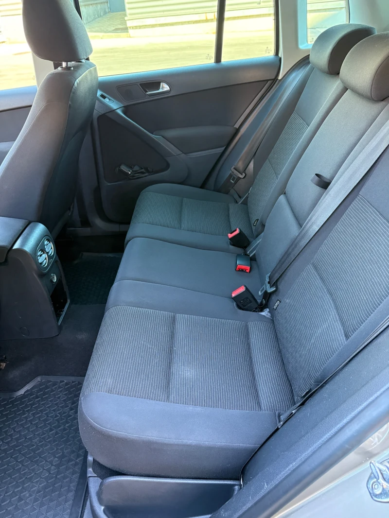 VW Tiguan 2.0 TDI СПОРТ ЛЕД ПАНО ФУЛ СЕРВИЗ !!!!!, снимка 7 - Автомобили и джипове - 52383639