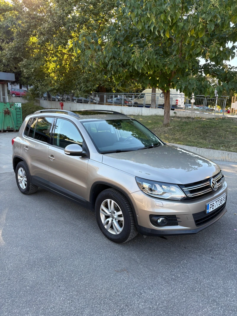 VW Tiguan 2.0 TDI СПОРТ ЛЕД ПАНО ФУЛ СЕРВИЗ !!!!!, снимка 2 - Автомобили и джипове - 52383639