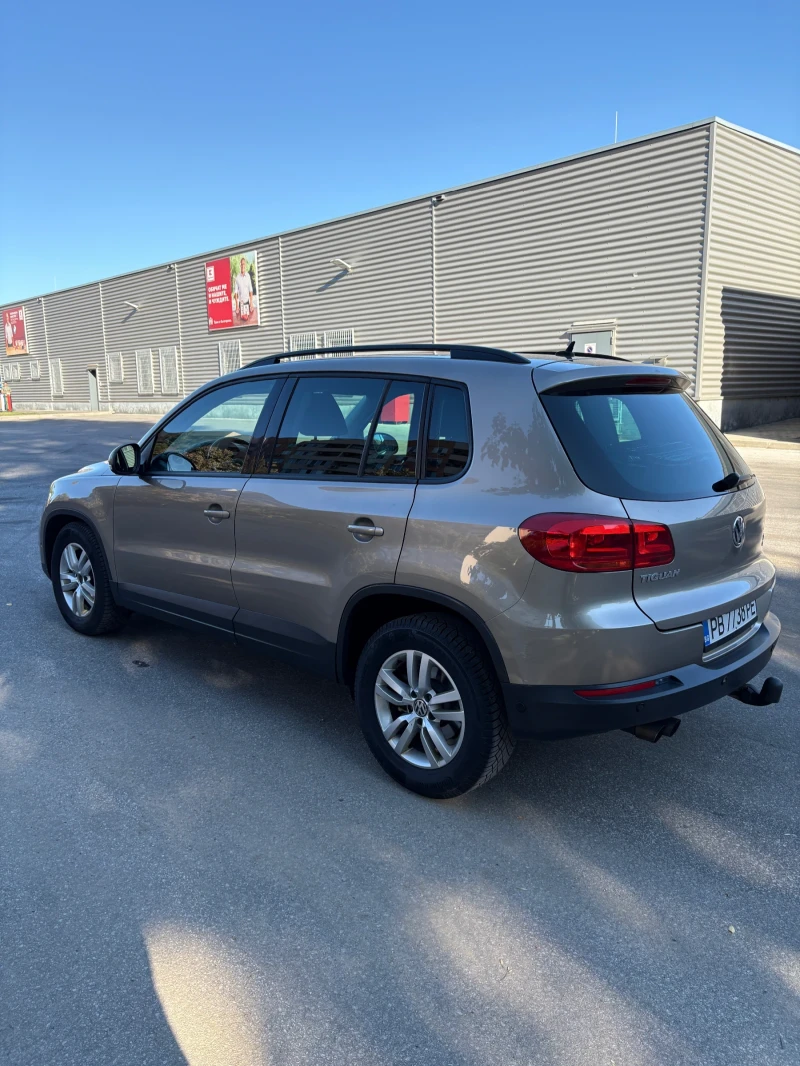 VW Tiguan 2.0 TDI СПОРТ ЛЕД ПАНО ФУЛ СЕРВИЗ !!!!!, снимка 4 - Автомобили и джипове - 52383639