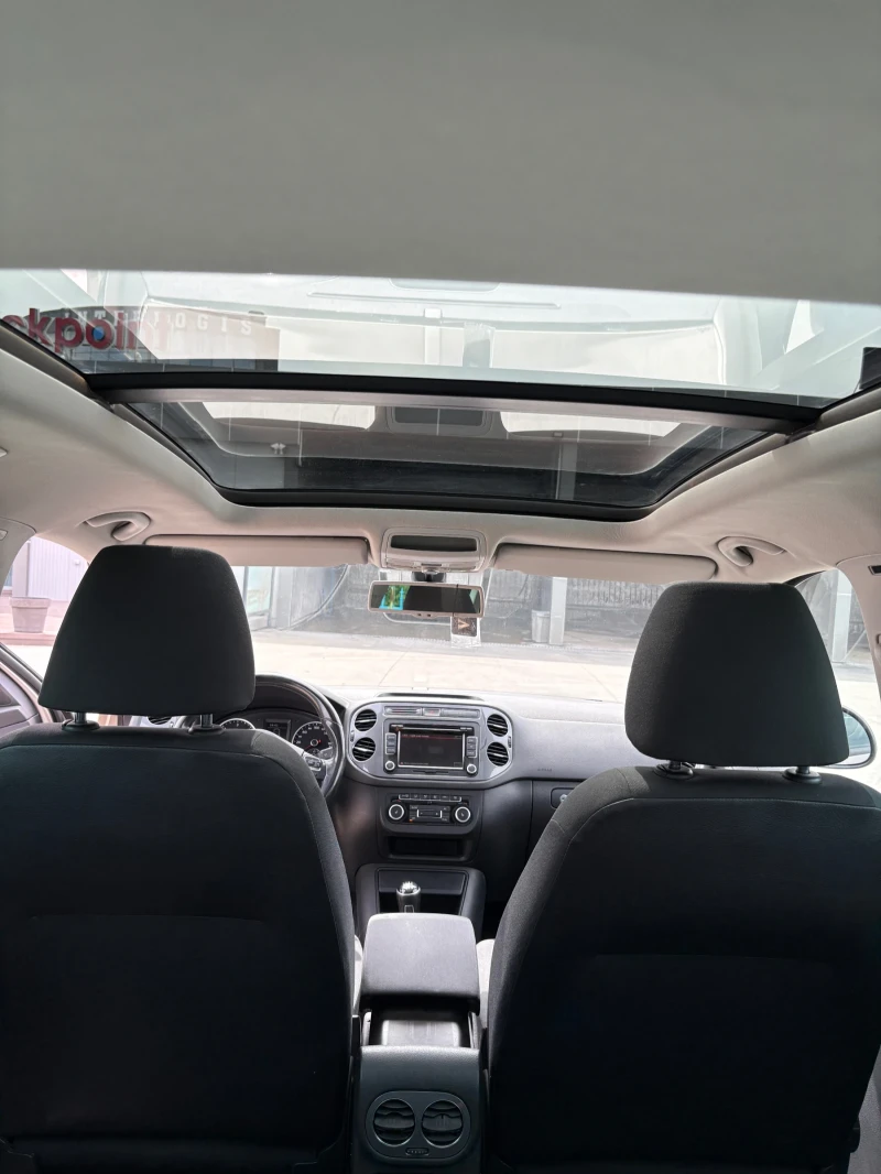 VW Tiguan 2.0 TDI СПОРТ ЛЕД ПАНО ФУЛ СЕРВИЗ !!!!!, снимка 10 - Автомобили и джипове - 52383639