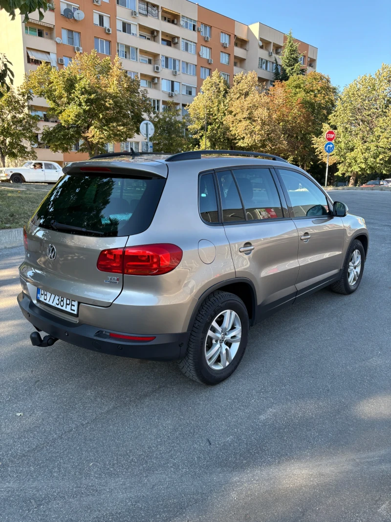VW Tiguan 2.0 TDI СПОРТ ЛЕД ПАНО ФУЛ СЕРВИЗ !!!!!, снимка 3 - Автомобили и джипове - 52383639