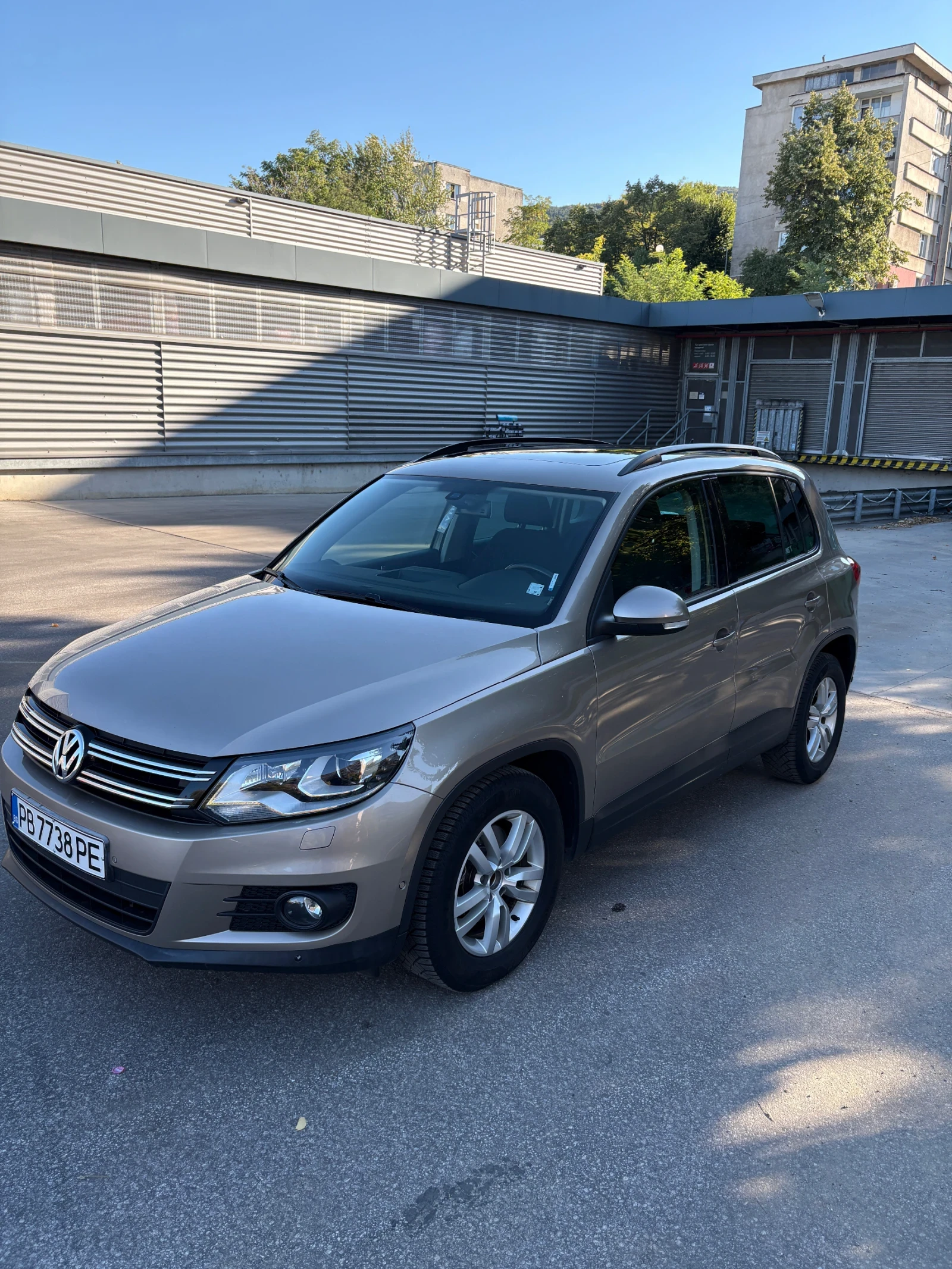 VW Tiguan 2.0 TDI СПОРТ ЛЕД ПАНО ФУЛ СЕРВИЗ !!!!!, снимка 1