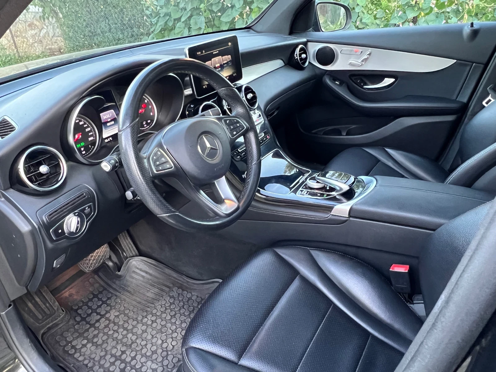 Mercedes-Benz GLC 300 4-MATIC* PANO* 7G-TRONIC* KAMERA* LED - изображение 7