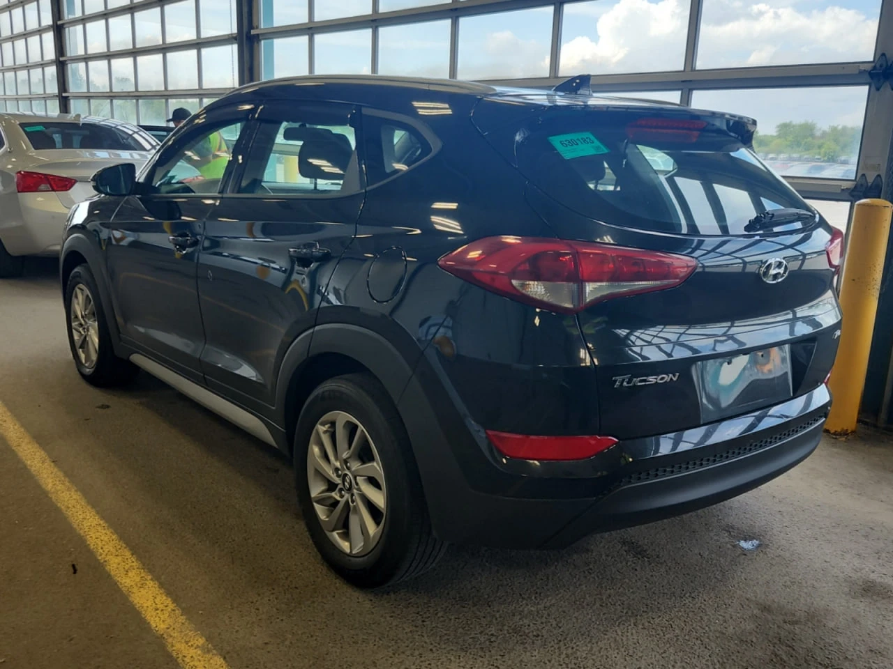 Hyundai Tucson * АВТО КРЕДИТ* ЦЕНА ДО БГ * CARFAX *  - изображение 4