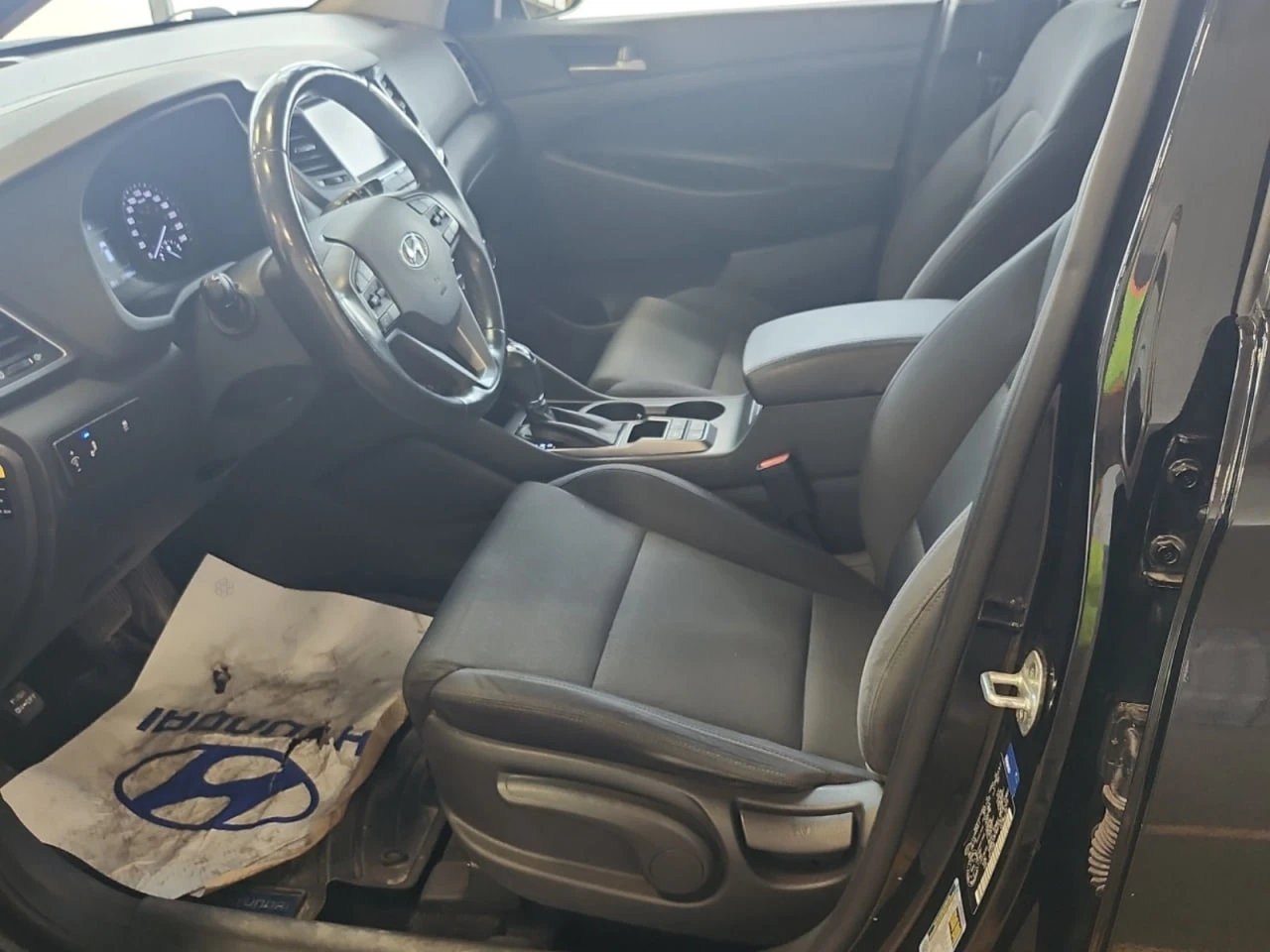Hyundai Tucson * АВТО КРЕДИТ* ЦЕНА ДО БГ * CARFAX *  - изображение 7