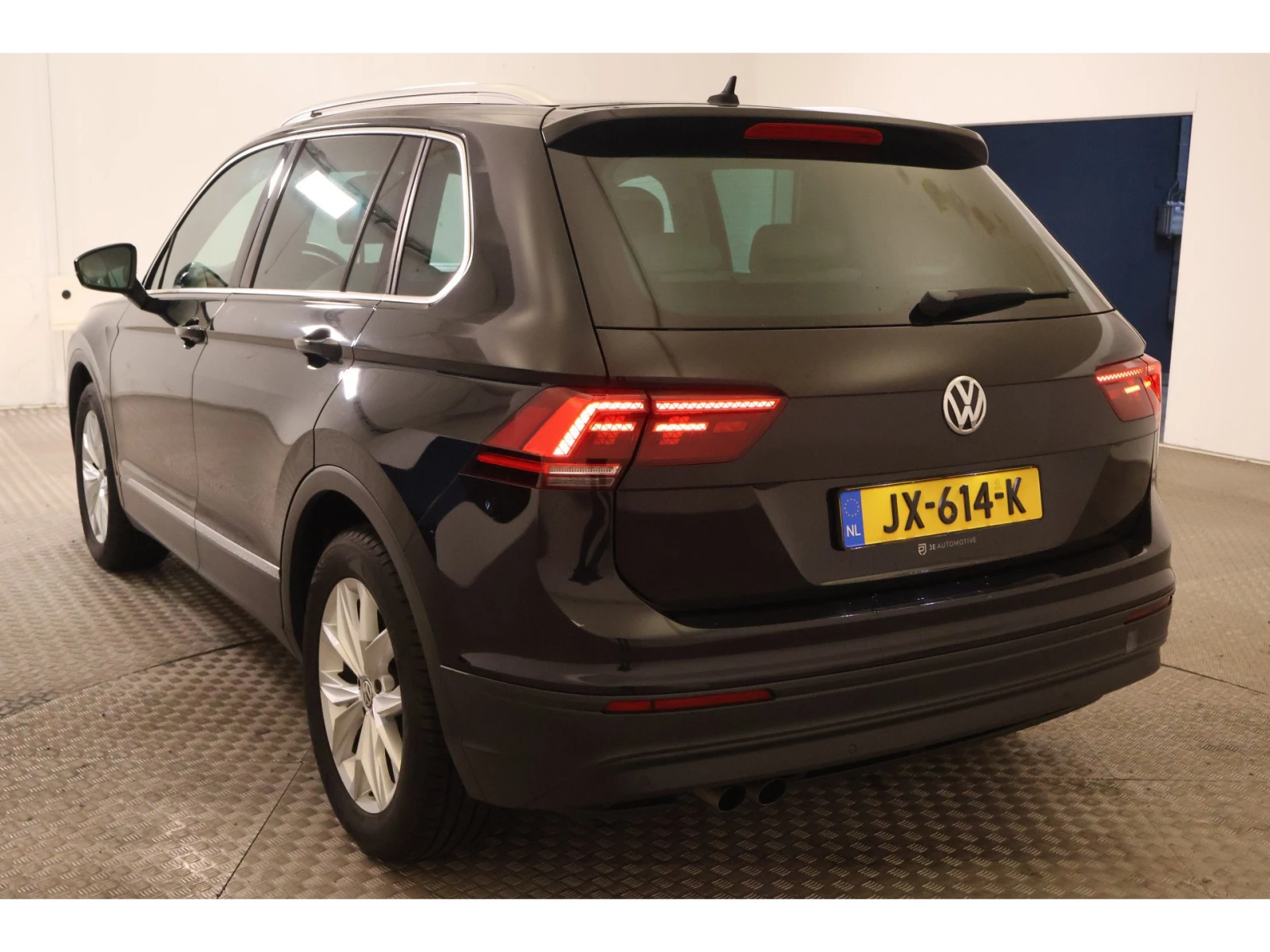 VW Tiguan 1.4 TSI Connected Series, снимка 8 - Автомобили и джипове - 53946587
