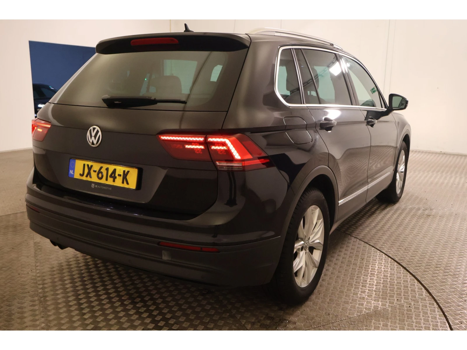 VW Tiguan 1.4 TSI Connected Series, снимка 9 - Автомобили и джипове - 53946587