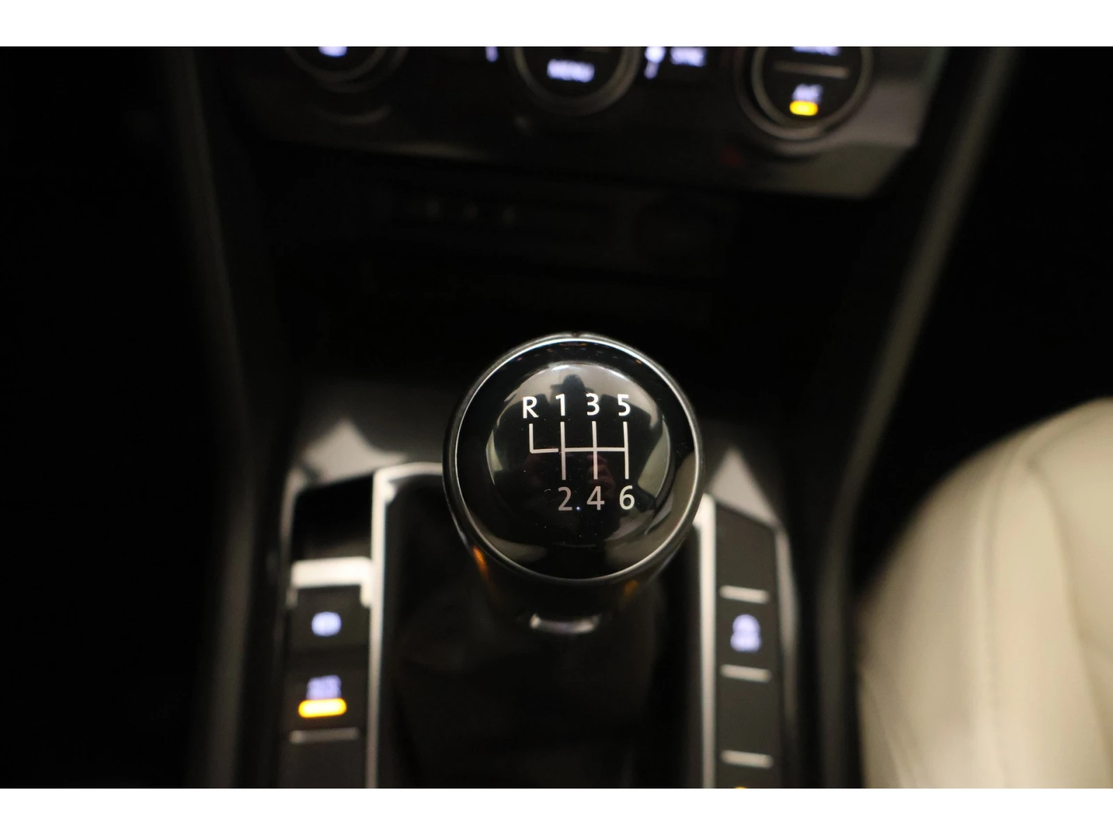 VW Tiguan 1.4 TSI Connected Series, снимка 11 - Автомобили и джипове - 53946587