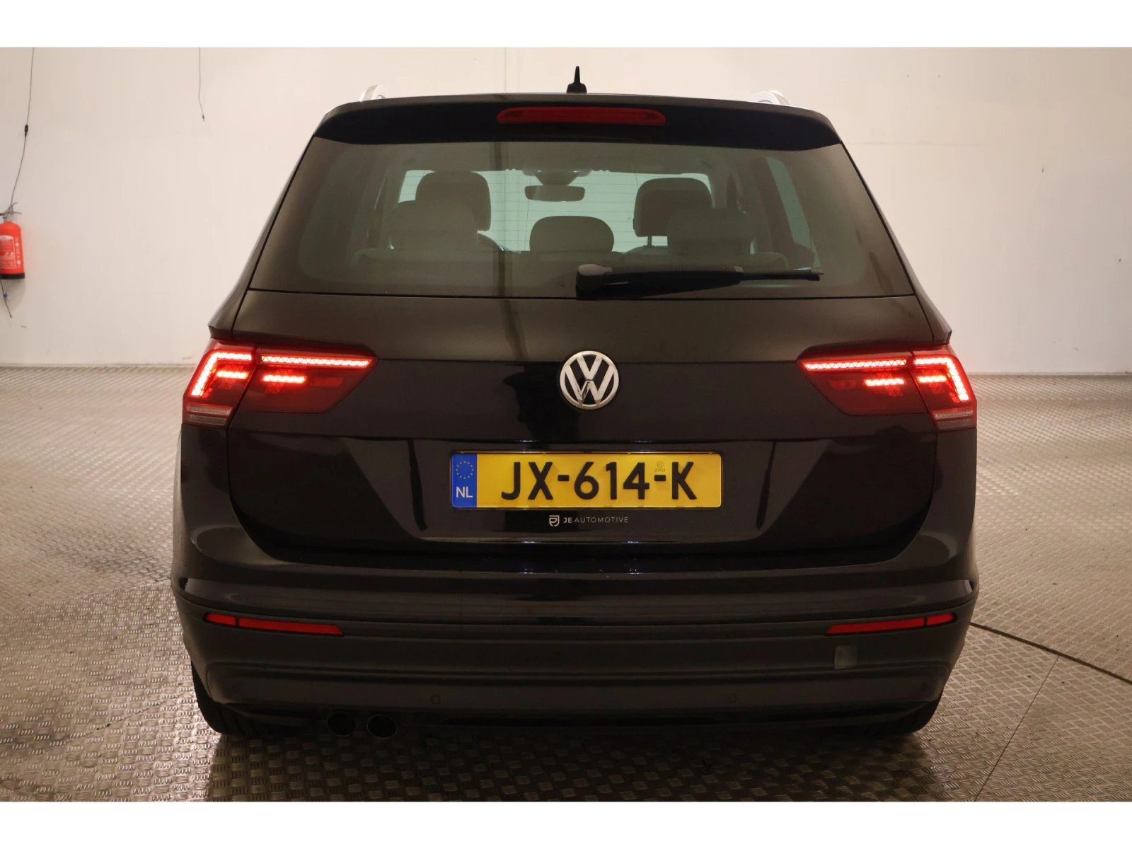 VW Tiguan 1.4 TSI Connected Series, снимка 4 - Автомобили и джипове - 53946587