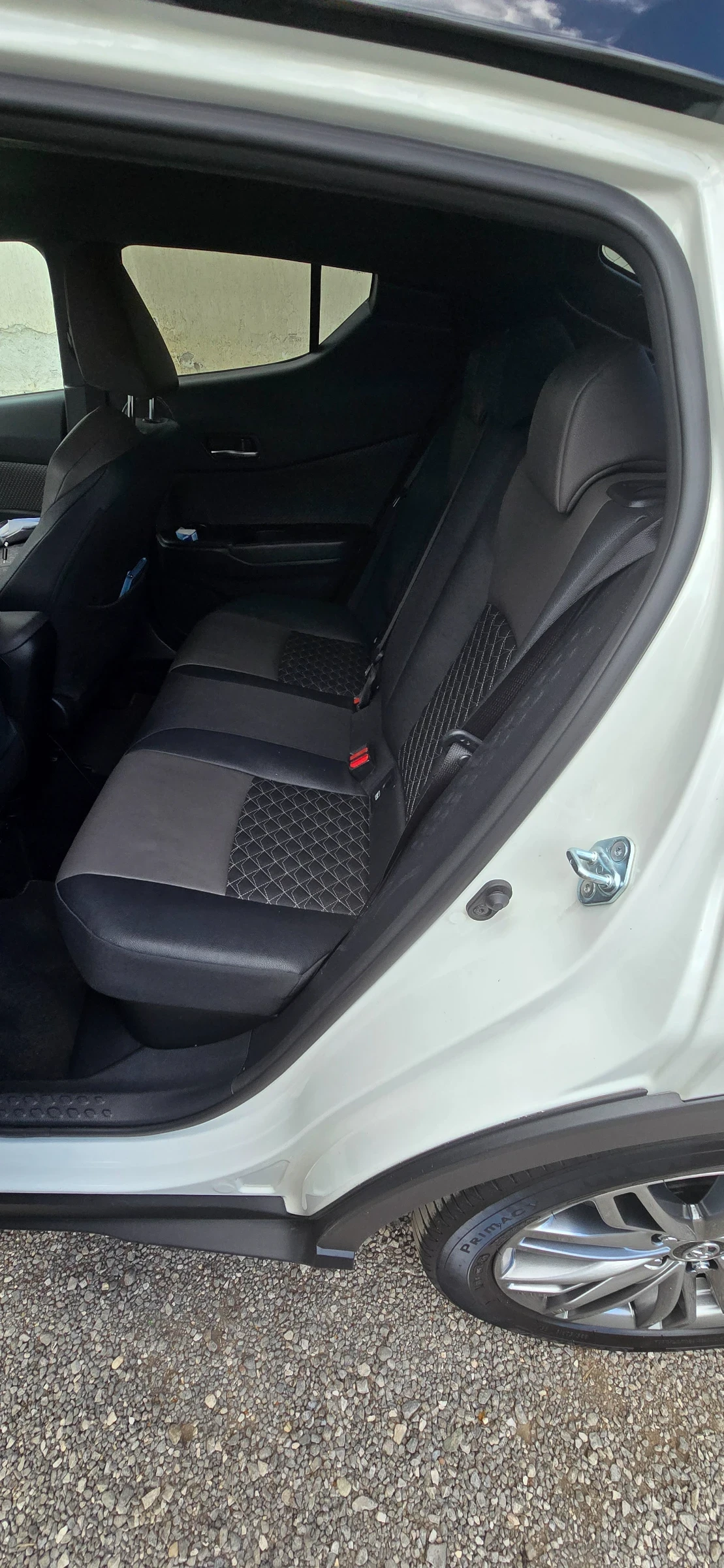 Toyota C-HR 2.0 хибрид, снимка 13 - Автомобили и джипове - 54354983
