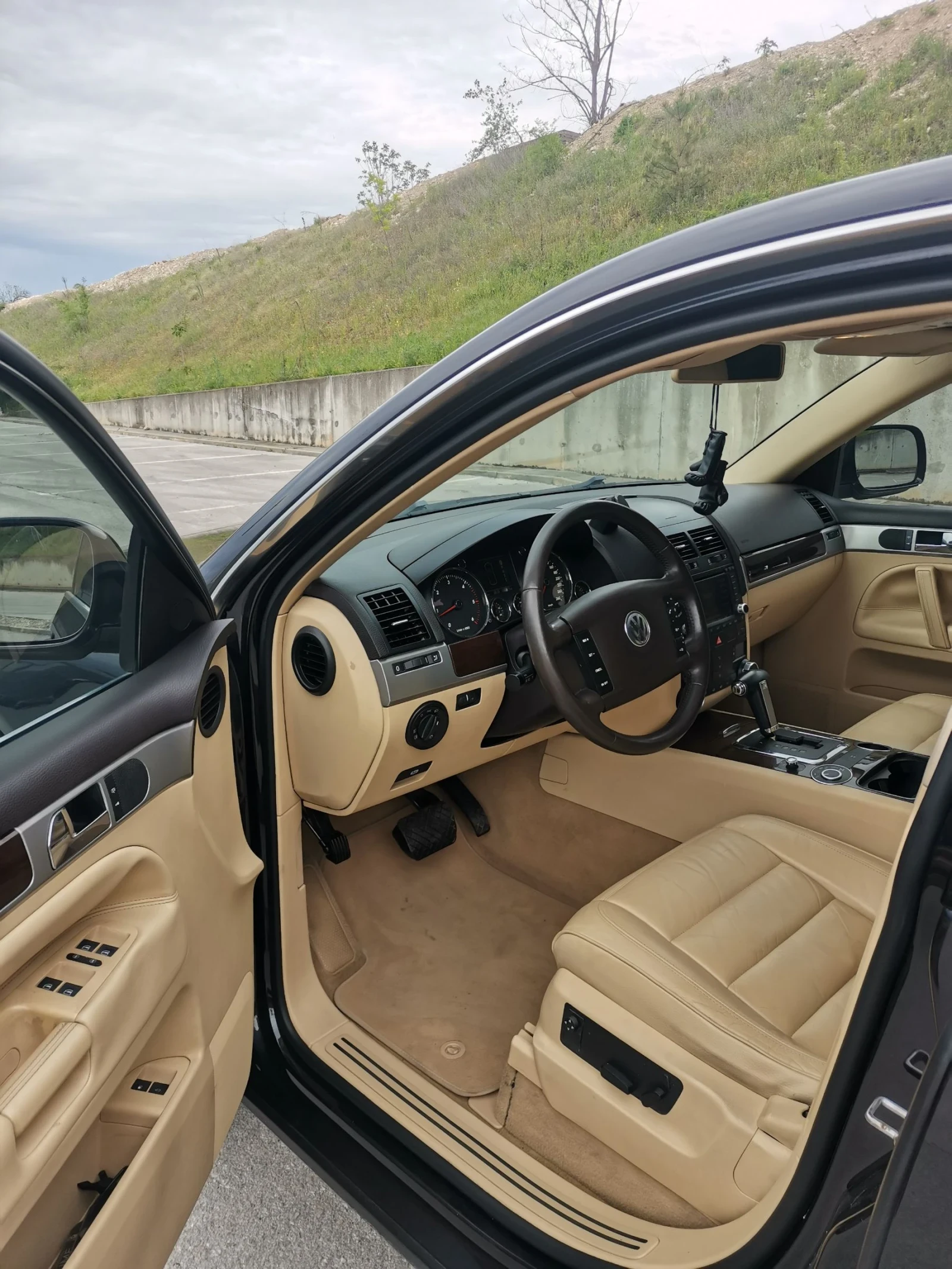 VW Touareg 3.0 TDI ТОП УНИКАТ, снимка 9 - Автомобили и джипове - 54357154