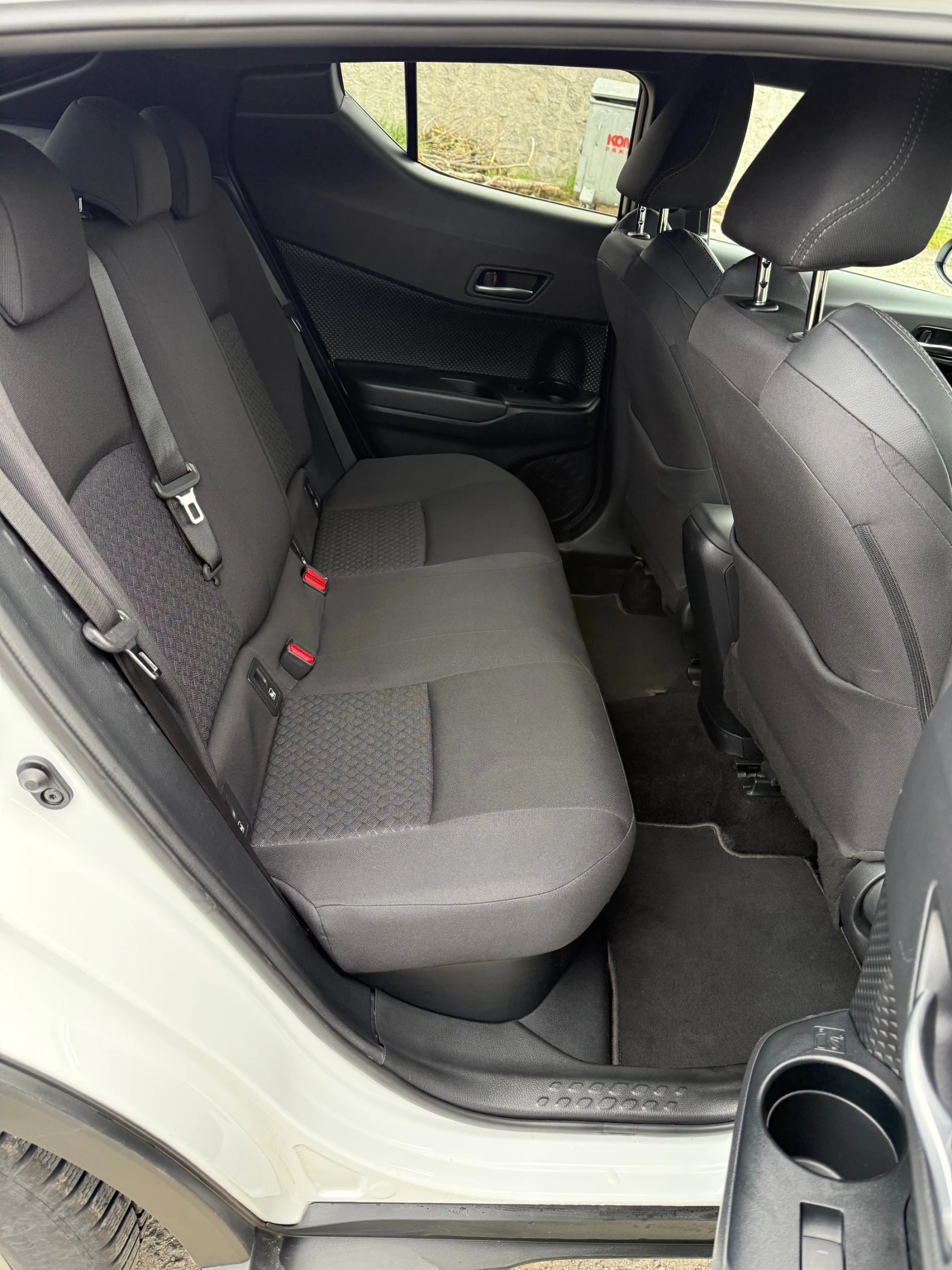 Toyota C-HR 1.8 hybrid, снимка 10 - Автомобили и джипове - 54478570